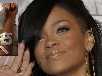 Dehydriert und erschöpft - Sorge um Rihanna. Dehydriert und erschöpft - Sorge um Rihanna.
