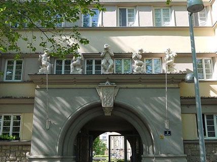 Ab sofort führen die Ordnungsberater Schwerpunktkontrollen in mehreren Bezirken durch - auch der Sandleitenhof könnte betroffen sein. Ab sofort führen die Ordnungsberater Schwerpunktkontrollen in mehreren Bezirken durch - auch der Sandleitenhof könnte betroffen sein.
