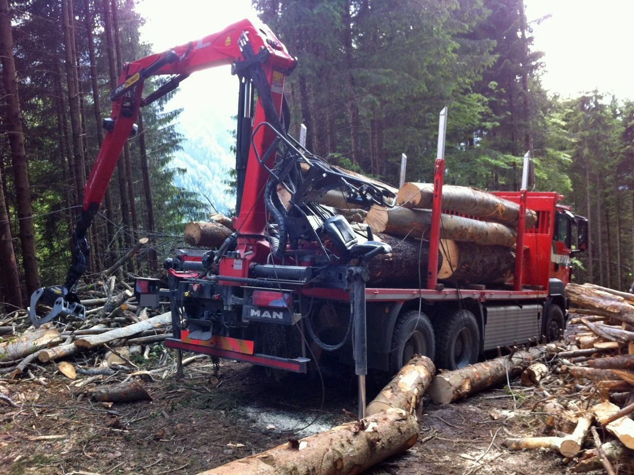 Der Mann verstarb noch am Unfallort. Der Mann verstarb noch am Unfallort.
