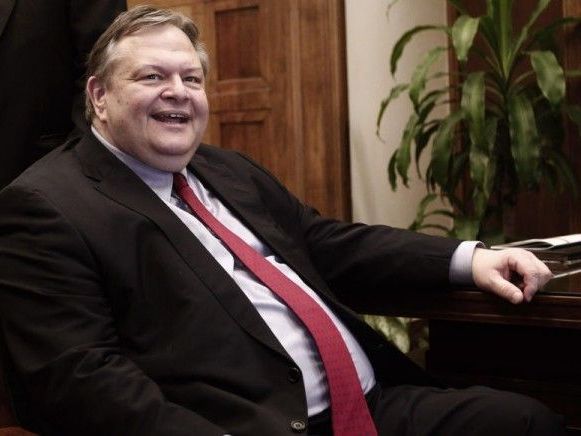 PASOK-Chef Evangelos Venizelos erklärt seine Bemühungen für gescheitert. PASOK-Chef Evangelos Venizelos erklärt seine Bemühungen für gescheitert.