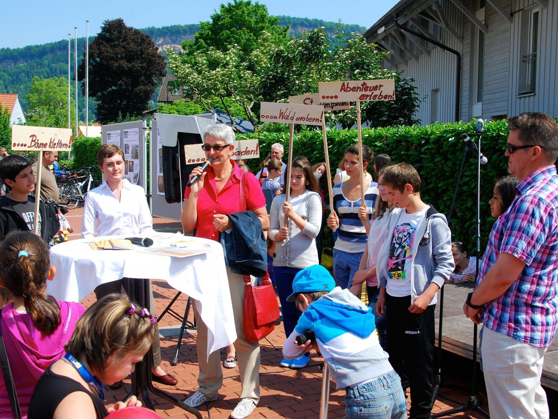 Präsentation des Spiel- und Freiraumkonzepts am Wolfurter Marktplatz. Präsentation des Spiel- und Freiraumkonzepts am Wolfurter Marktplatz.