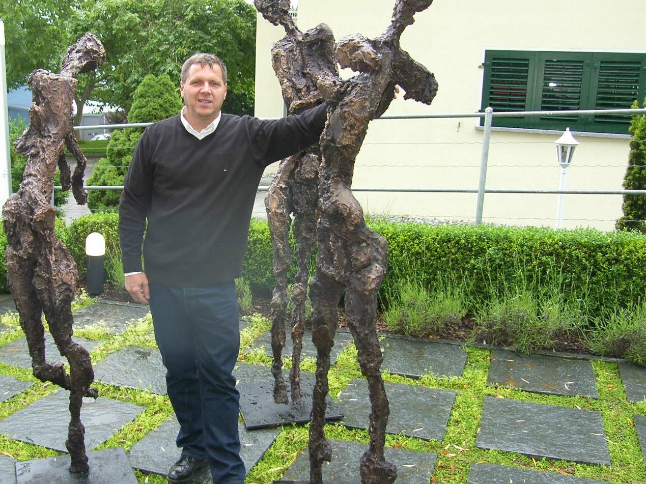 Gerry Mayer zeigt im Skulpturengarten der Galerie Altesse seine Werke