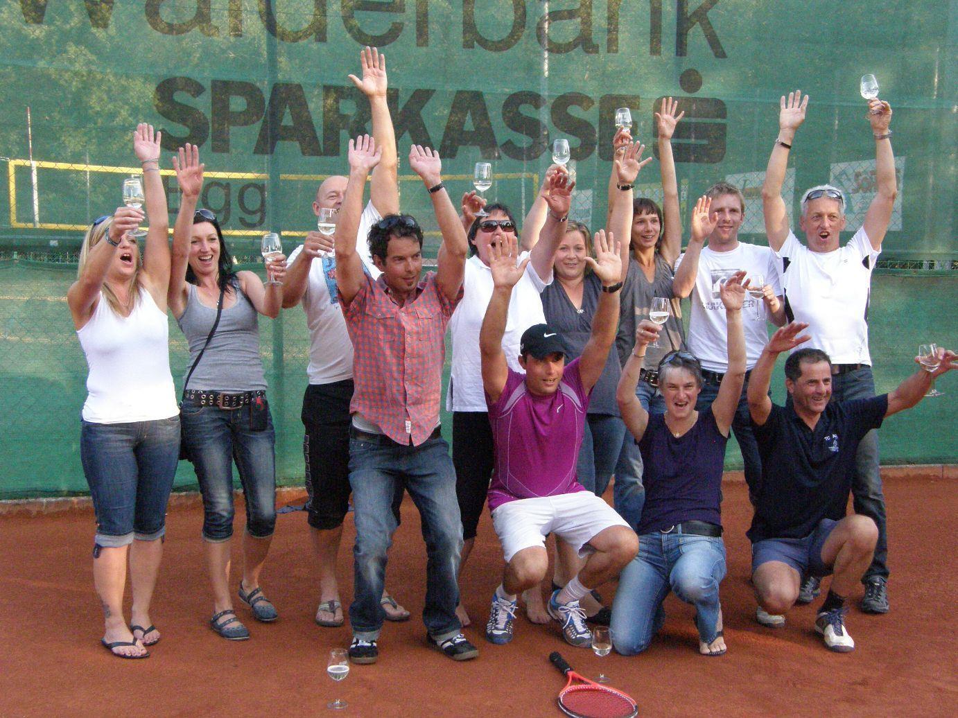 Das Auer Tennisteam feierte den Erfolg gebührend.
