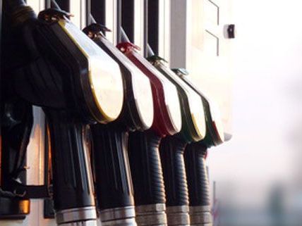 Am Samstagabend versuchte ein Unbekannter eine Tankstelle in Wien-Liesing auszurauben. Am Samstagabend versuchte ein Unbekannter eine Tankstelle in Wien-Liesing auszurauben.