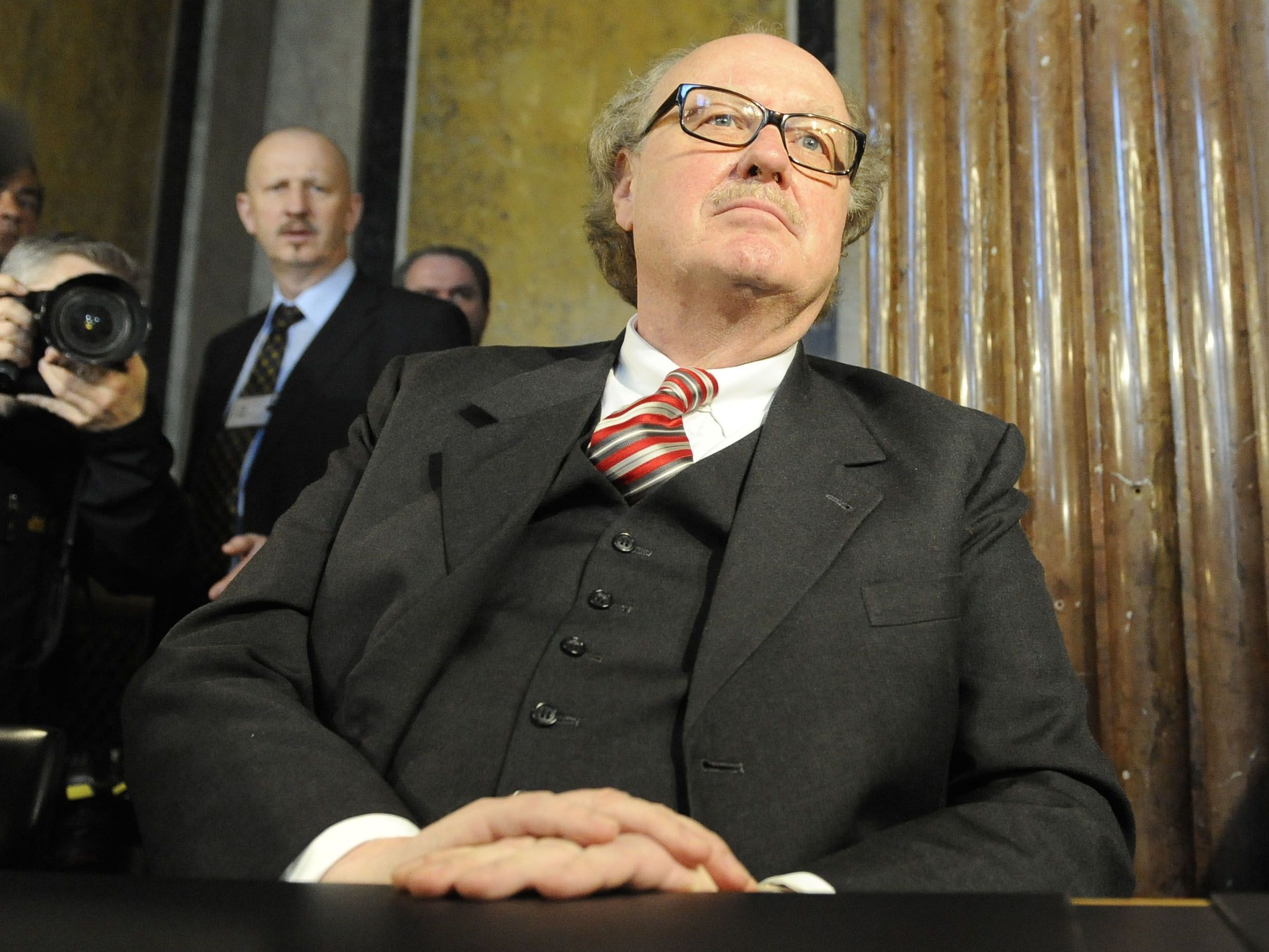 Lobbyist Alfons Mensdorff-Pouilly wegen Verdacht auf Geldwäsche angeklagt. Lobbyist Alfons Mensdorff-Pouilly wegen Verdacht auf Geldwäsche angeklagt.