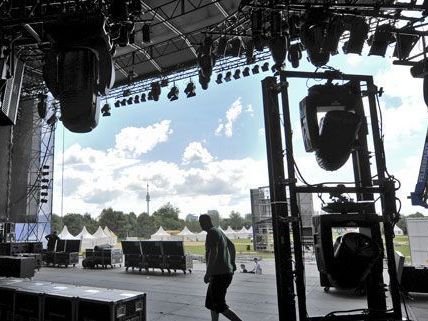 Der Countdown zum Donauinselfest 2012 läuft: Bauarbeiten im hitzigen Endpurt Der Countdown zum Donauinselfest 2012 läuft: Bauarbeiten im hitzigen Endpurt