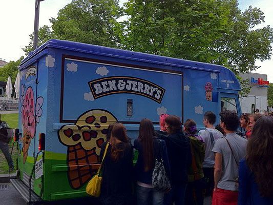 Der Ben & Jerry's Truck machte nahe dem Karlsplatz Station - unser Leserreporter war dabei Der Ben & Jerry's Truck machte nahe dem Karlsplatz Station - unser Leserreporter war dabei
