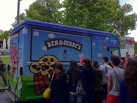 Der Ben & Jerry's Truck machte nahe dem Karlsplatz Station - unser Leserreporter war dabei