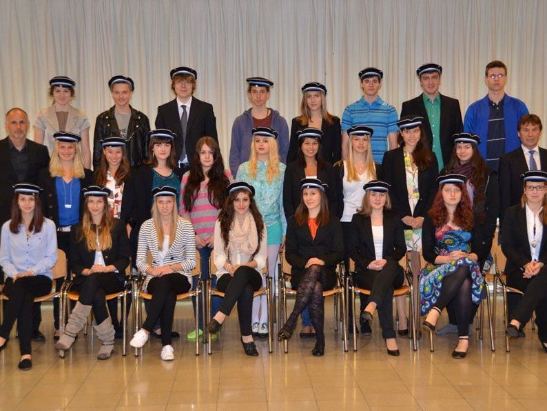 Die Maturanten der 8a des BORG Götzis Die Maturanten der 8a des BORG Götzis