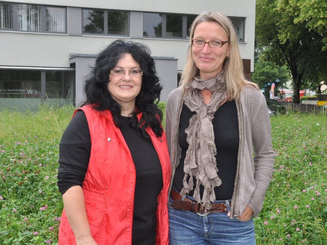 Engagement für blühende Wiesen: Altachs Umweltausschussobfrau Silvia Wagner und Landschaftsarchitektin Simone Kern.