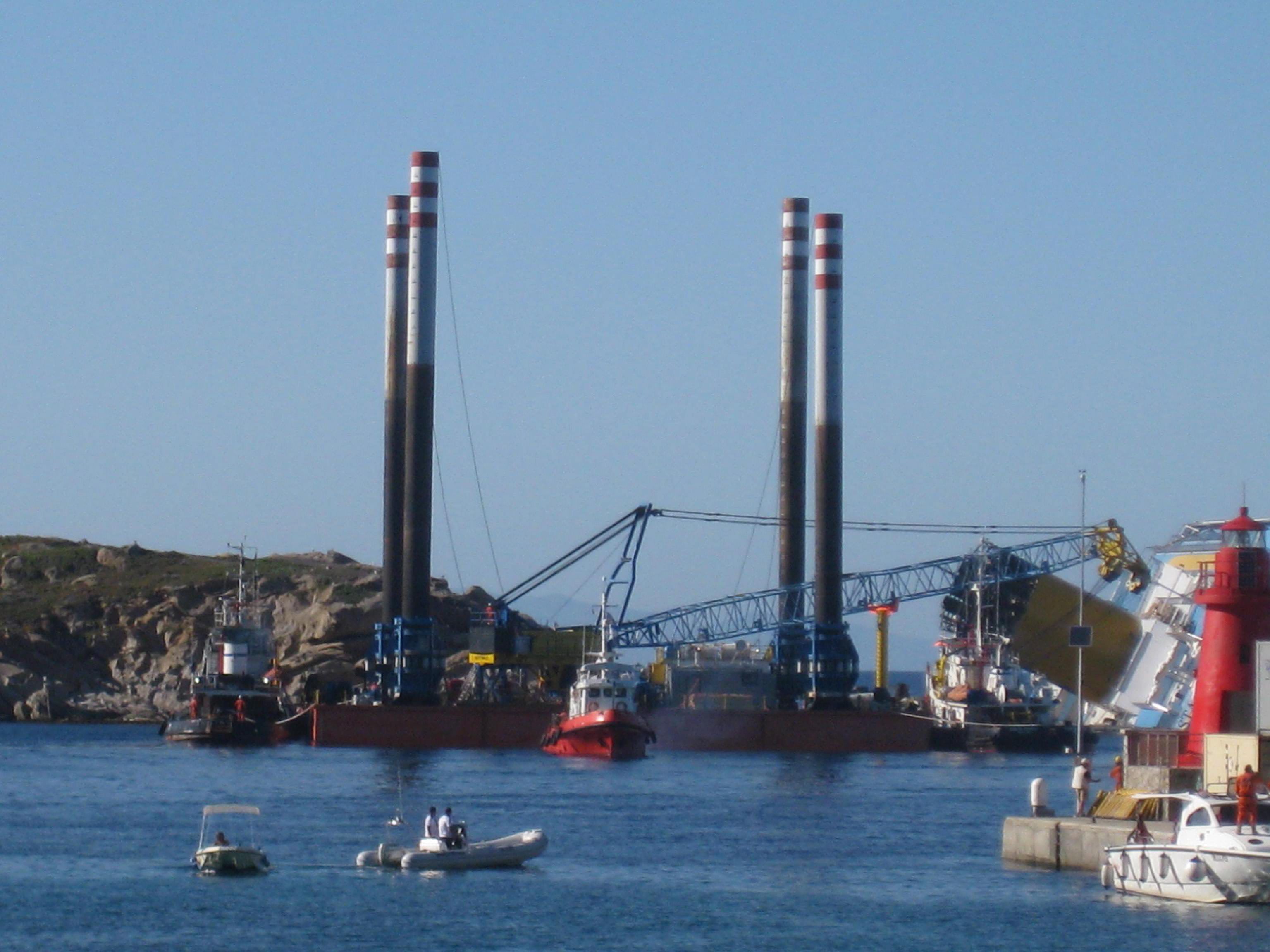Auf der Costa Concordia geht die Suche nach Vermissten weiter. Auf der Costa Concordia geht die Suche nach Vermissten weiter.