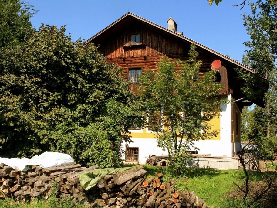 Der 80-Jährige wurde tot in seiner Wohnung aufgefunden. Der 80-Jährige wurde tot in seiner Wohnung aufgefunden.