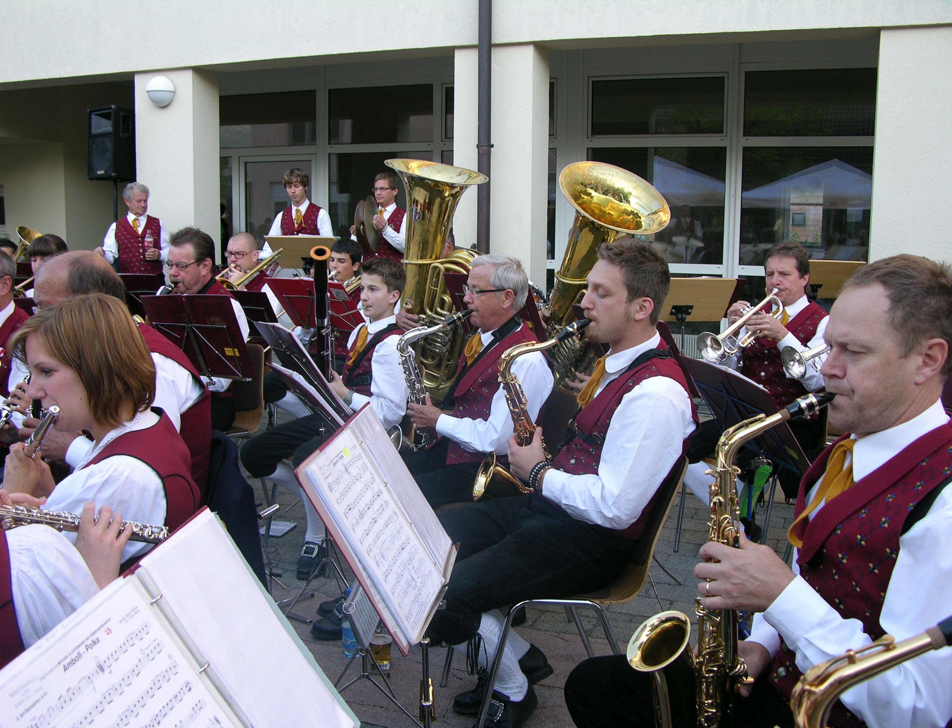 Die MusikantInnen hoffen auf gutes Wetter für die restlichen Termine. Die MusikantInnen hoffen auf gutes Wetter für die restlichen Termine.