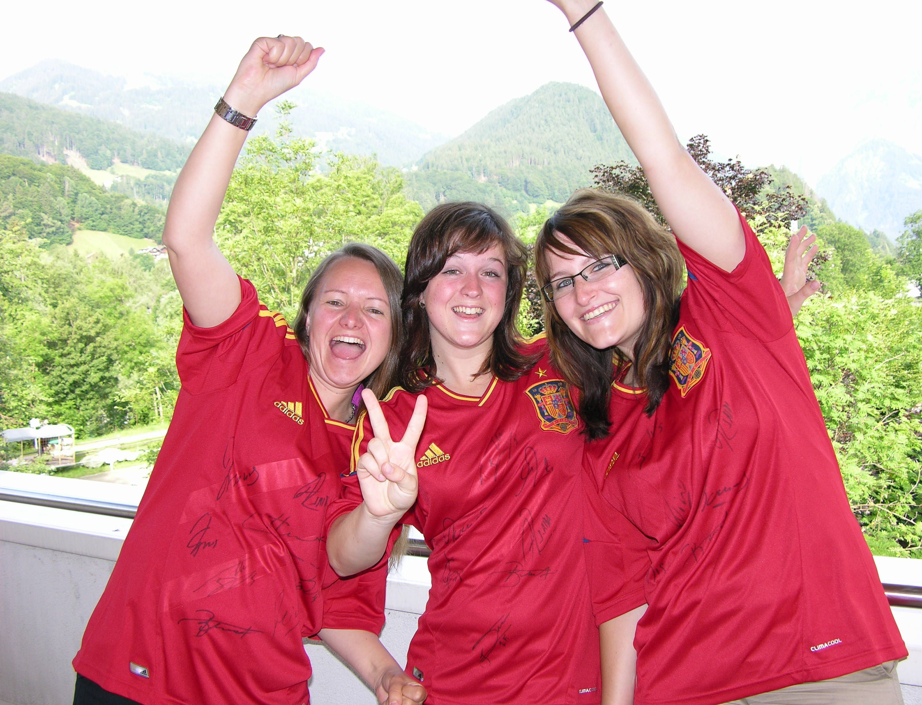 Mach mit und gewinne dein signiertes Spanien-Dress! Mach mit und gewinne dein signiertes Spanien-Dress!