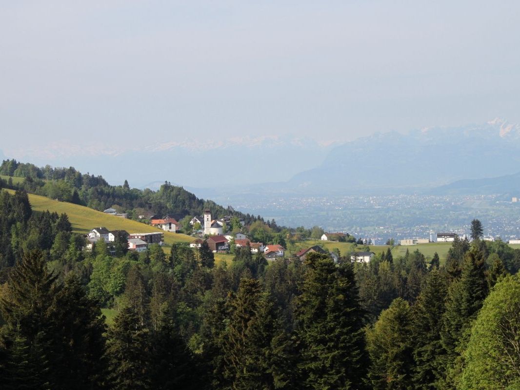 Hotel Schönblick auf dem „Sonnenbalkon“ Eichenberg lädt zur Buchpräsentation. Hotel Schönblick auf dem „Sonnenbalkon“ Eichenberg lädt zur Buchpräsentation.