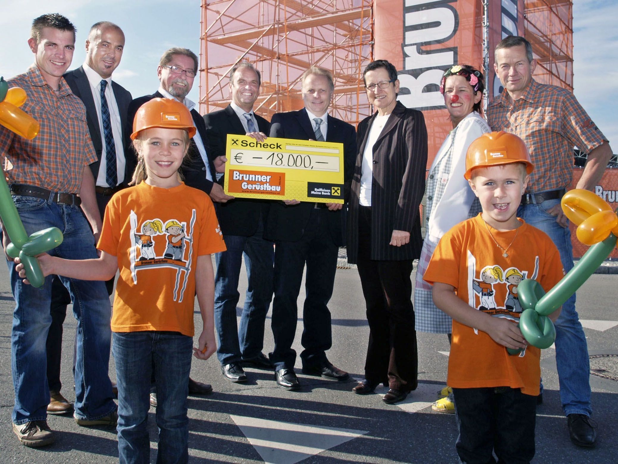 Insgesamt konnten Manfred und Kurt Brunner 18.000 Euro ans Spenden übergeben. Insgesamt konnten Manfred und Kurt Brunner 18.000 Euro ans Spenden übergeben.