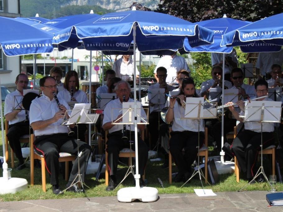 Die Gemeindemusik Götzis sorgte für Stimmung beim Sommerplatzkonzert in Götzis