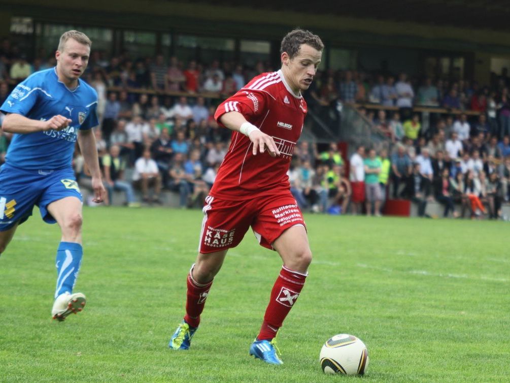 Andelsbuch-Stürmer Heli Hafner will mit seinen Kollegen den Meistertitel in Nenzing fixieren. Andelsbuch-Stürmer Heli Hafner will mit seinen Kollegen den Meistertitel in Nenzing fixieren.