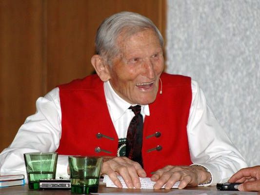 Ältester männliche Bürger des Tales: Friedrich Mathies (94) Ältester männliche Bürger des Tales: Friedrich Mathies (94)