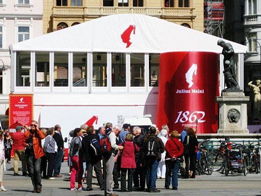 Die Neugier auf das Meinl-Freiluft-Café am Graben ist bereits groß Die Neugier auf das Meinl-Freiluft-Café am Graben ist bereits groß