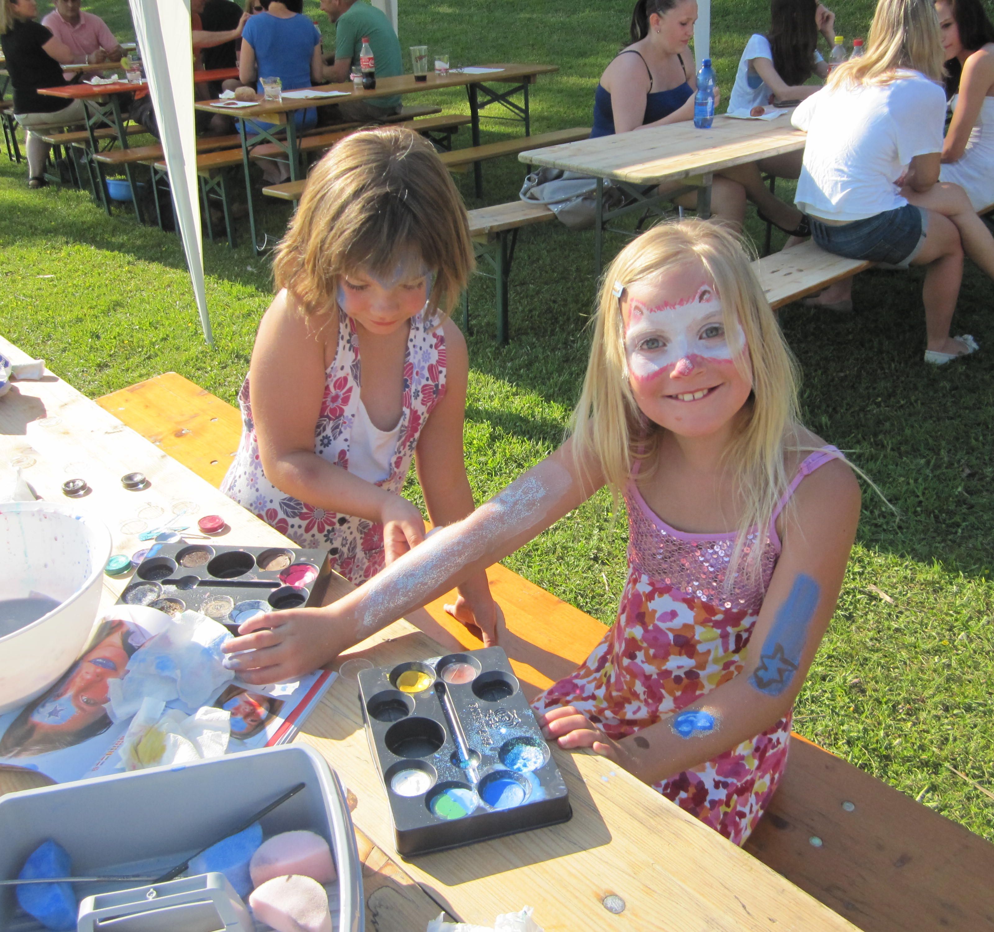 Auch Kinderschminken war beim ersten "Moos-Hock" sehr beliebt Auch Kinderschminken war beim ersten "Moos-Hock" sehr beliebt