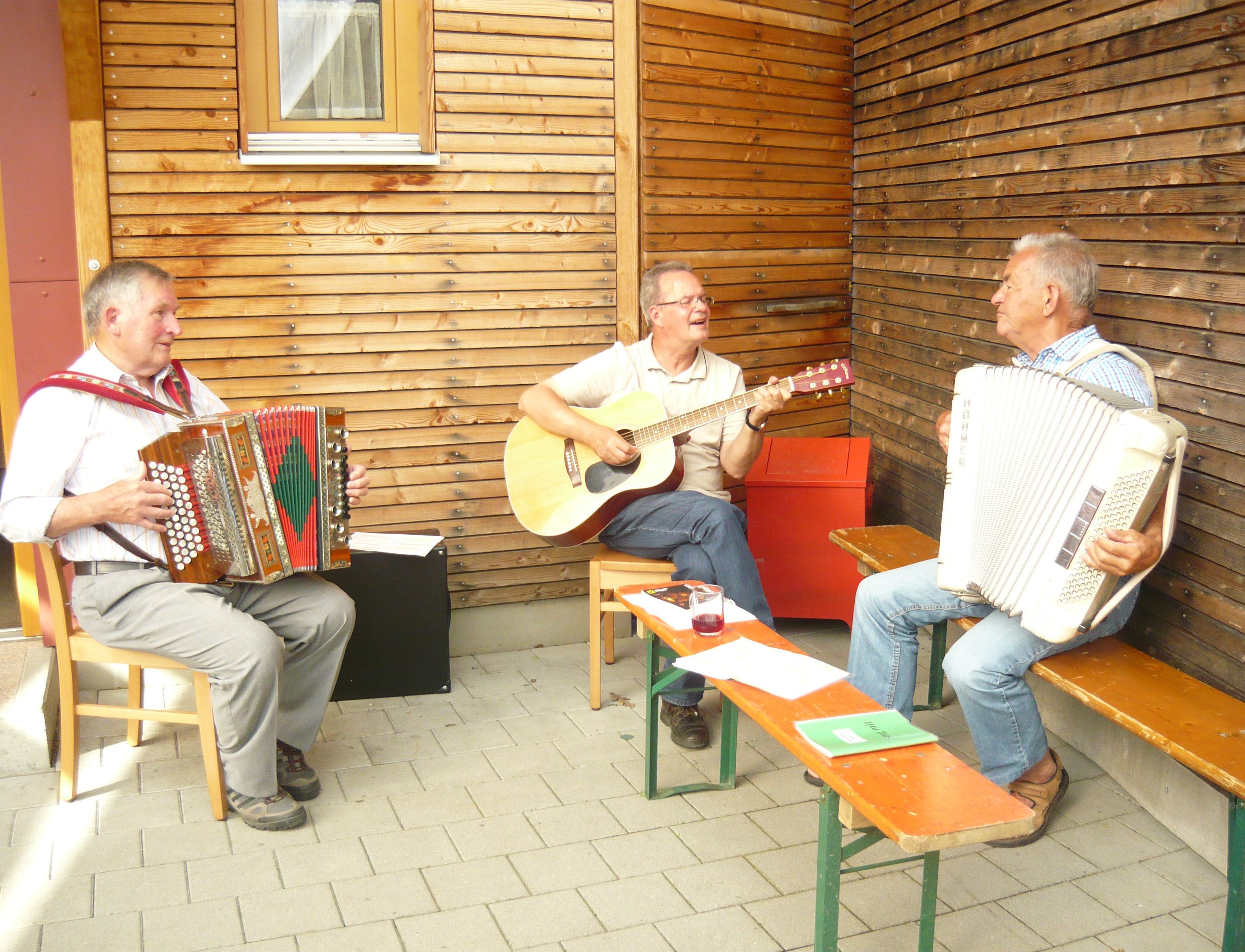 Werner,Siegfried undHubert sorgteen für beste Stimmung Werner,Siegfried undHubert sorgteen für beste Stimmung