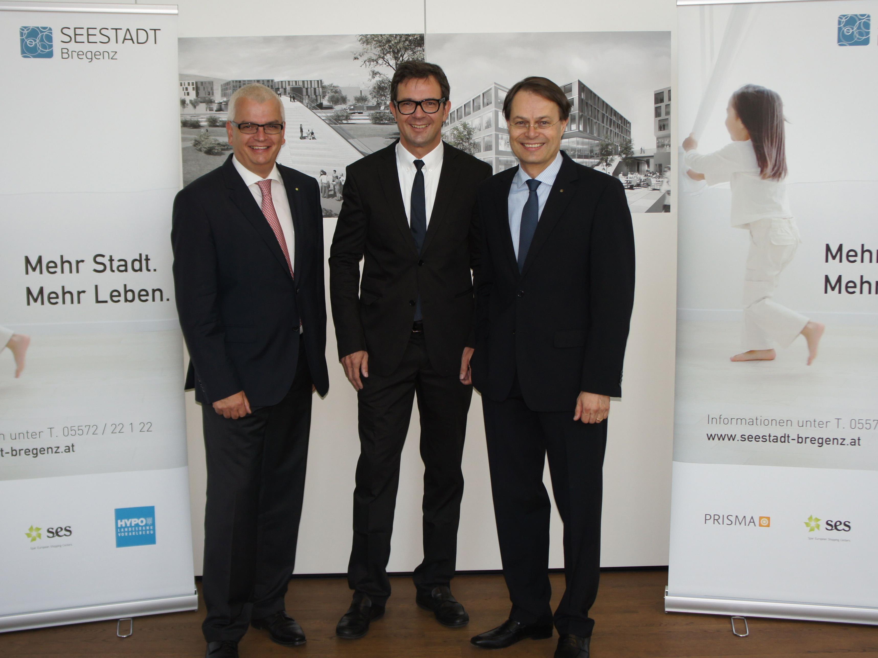 von links nach rechts: Mag. Marcus Wild (Vorsitzender der Geschäftsführung SES Spar European Shopping Centers GmbH), DI Bernhard Ölz (Vorstand PRISMA Unternehmensgruppe), Dr. Gerhard Drexel (Vorstandsvorsitzender SPAR Österreich).