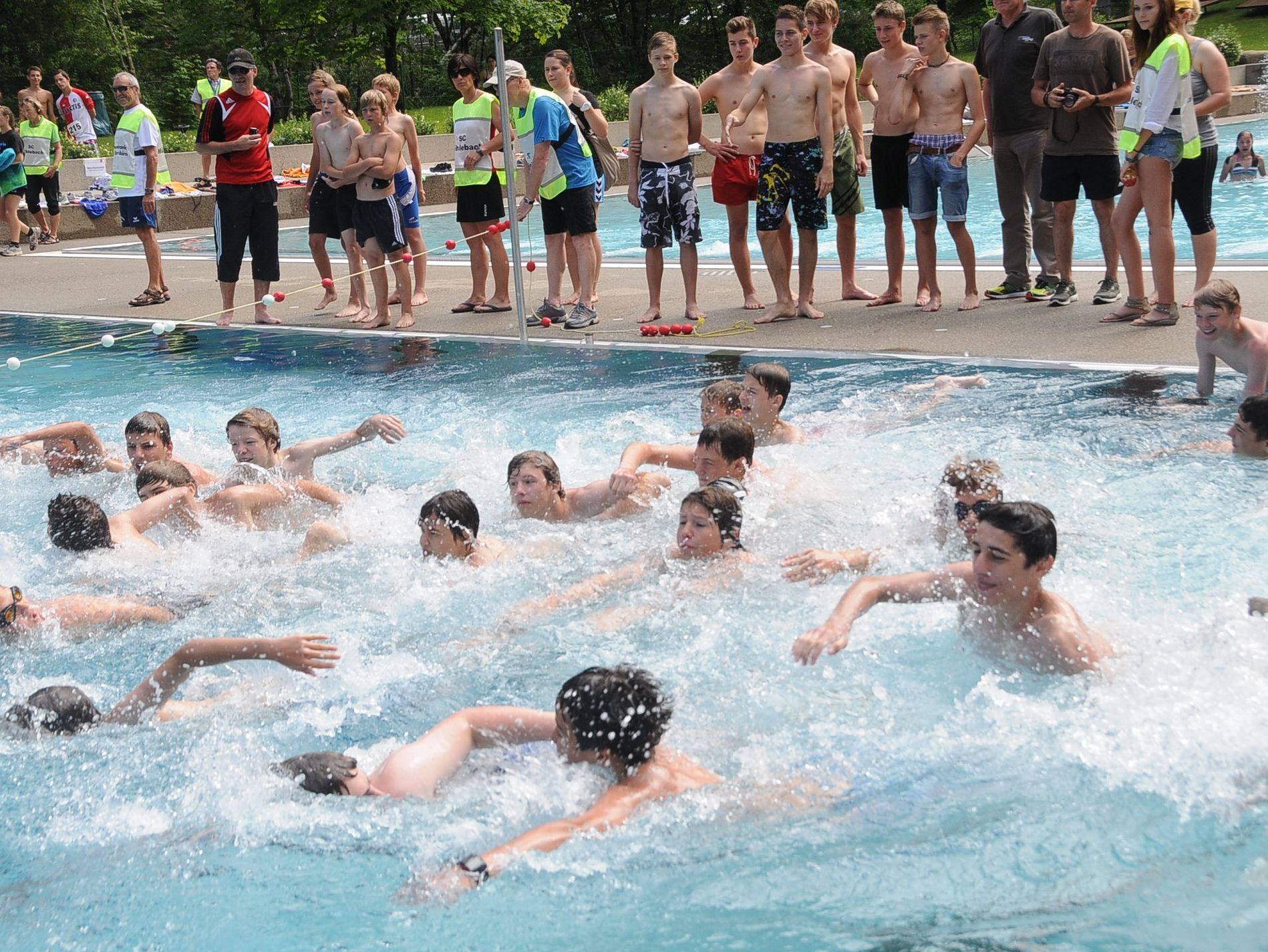 400 Kids waren bei der 12. Auflage des Dornbirner Schulaquathlon mit dabei. 400 Kids waren bei der 12. Auflage des Dornbirner Schulaquathlon mit dabei.