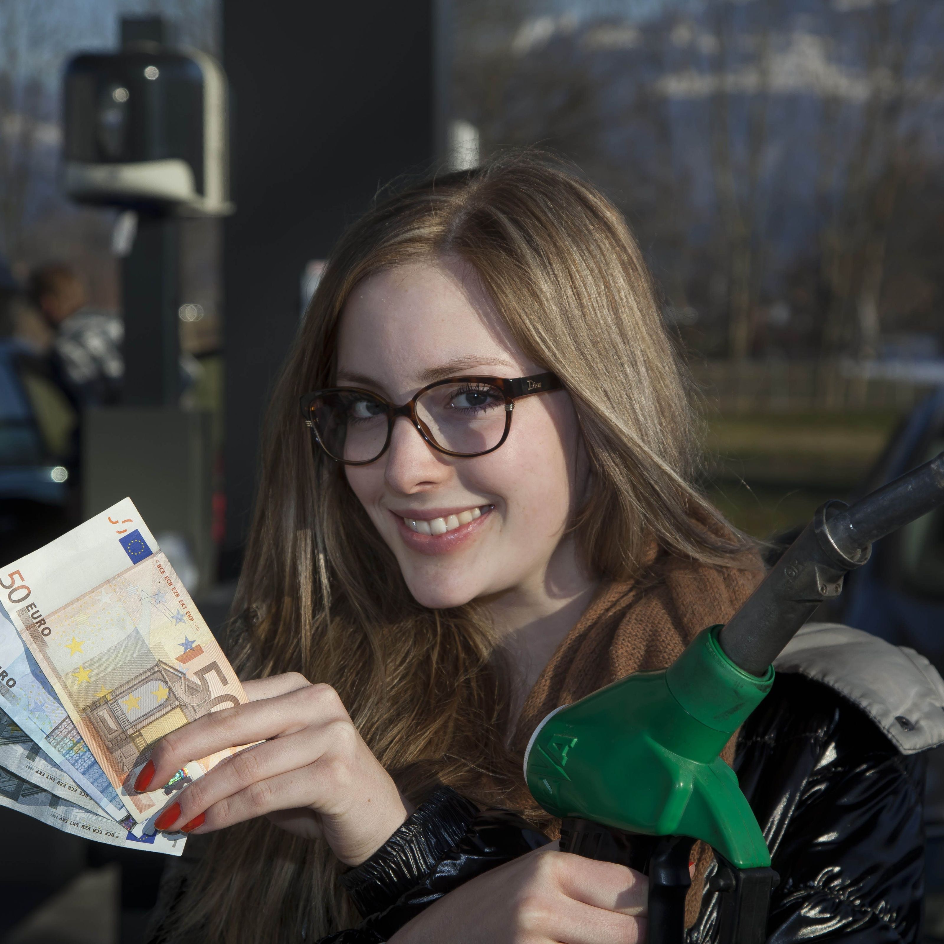 Tanken geht ins Geld. Tanken geht ins Geld.