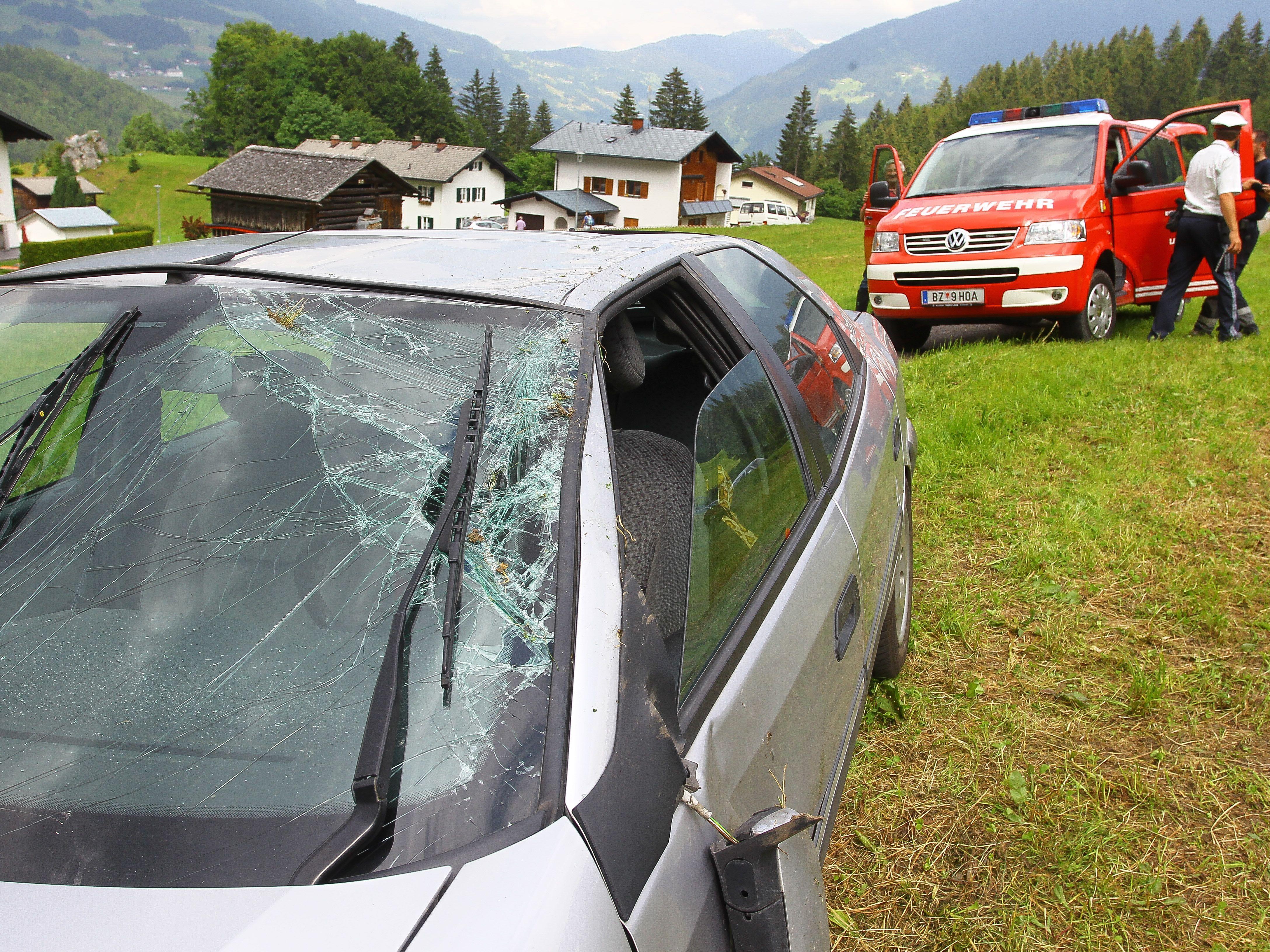 Das Auto des französischen Ehepaars kam erst nach 15 Metern zum Stillstand.