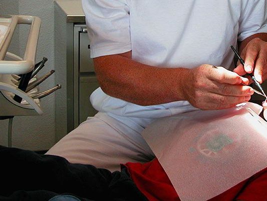 Nach der Zahn-OP in Graz, bei der eine Vierjährige starb, will die Familie nun klagen Nach der Zahn-OP in Graz, bei der eine Vierjährige starb, will die Familie nun klagen