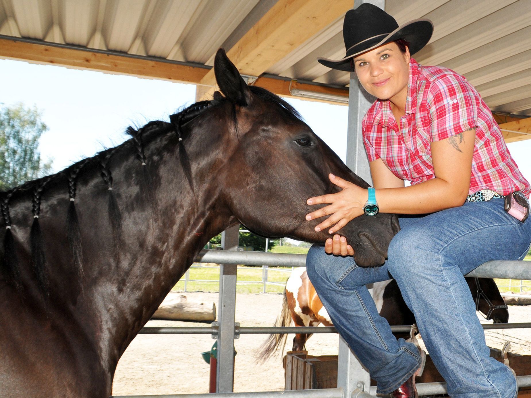 Western-Trainerin Nici mit ihrer Nala arbeitet im Hoferstall in Fußach. Western-Trainerin Nici mit ihrer Nala arbeitet im Hoferstall in Fußach.