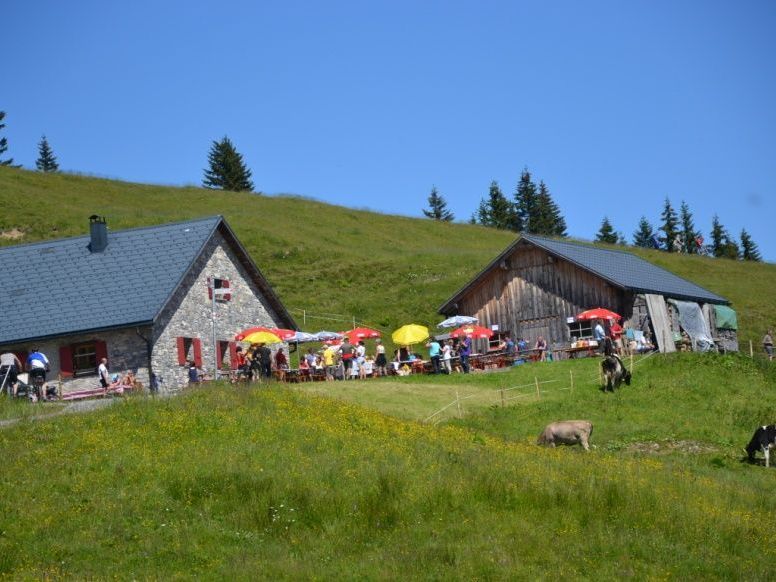 Alpmesse auf der Hohen Kugel am Sonntag, 24. Juni um 11 Uhr - bei jedem Wetter. Alpmesse auf der Hohen Kugel am Sonntag, 24. Juni um 11 Uhr - bei jedem Wetter.