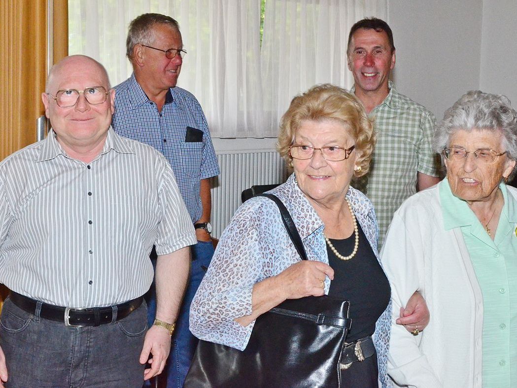 Ehrenobmann Manfred Schuler führte die Interessenten durch das Haus.