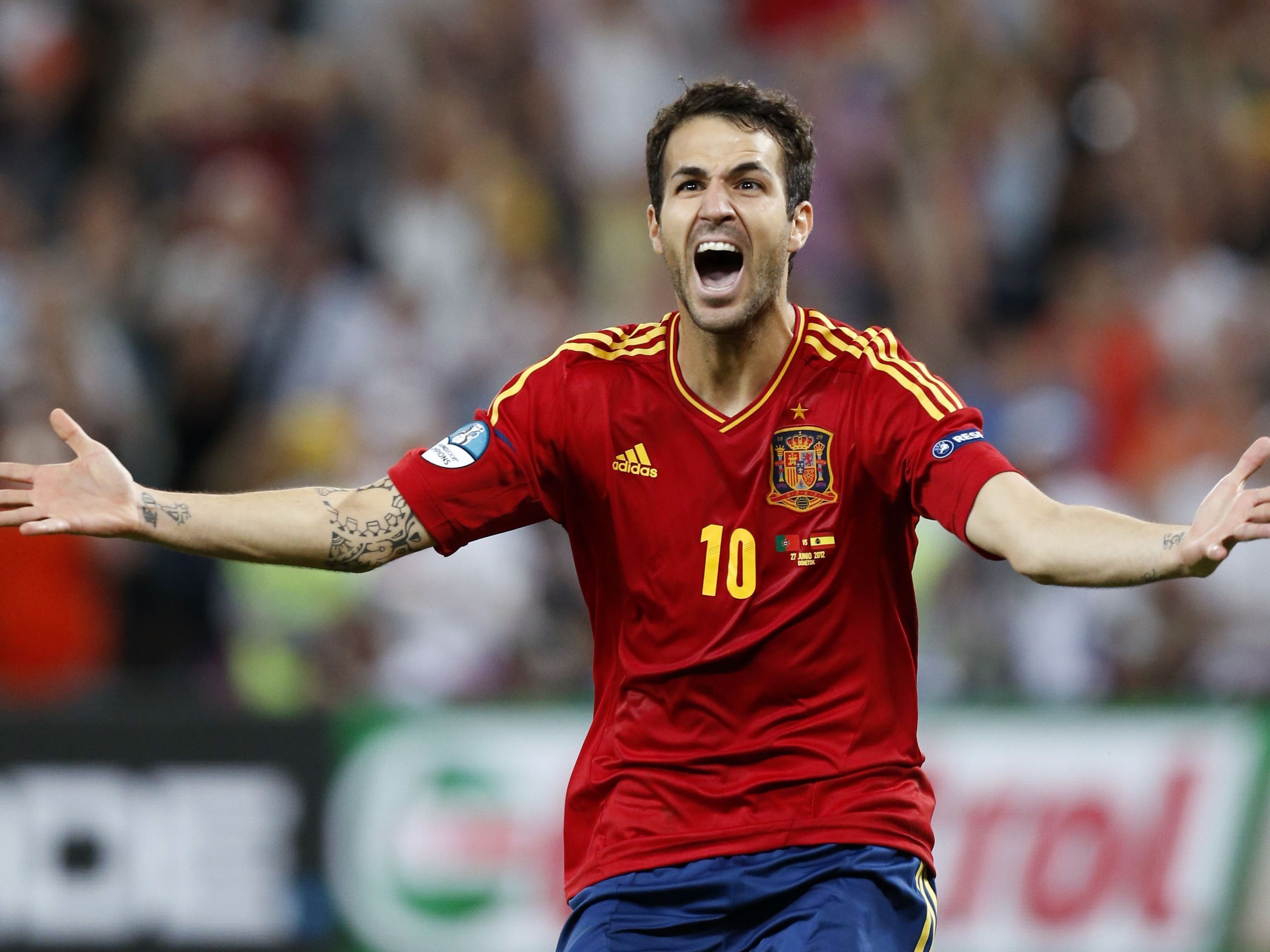 Fabregas verwertete den entscheidenden Elfmeter. Fabregas verwertete den entscheidenden Elfmeter.