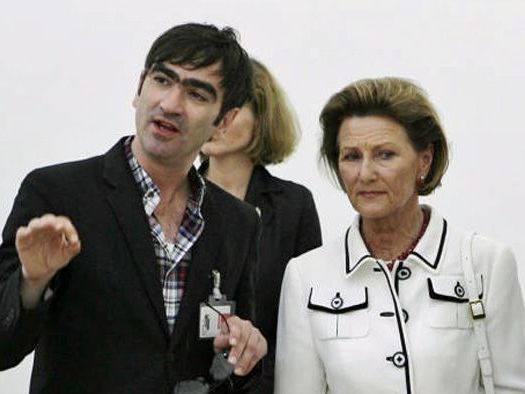 Nicolaus Schafhausen mit der norwegischen Königin Sonja auf der Biennale 2009 Nicolaus Schafhausen mit der norwegischen Königin Sonja auf der Biennale 2009