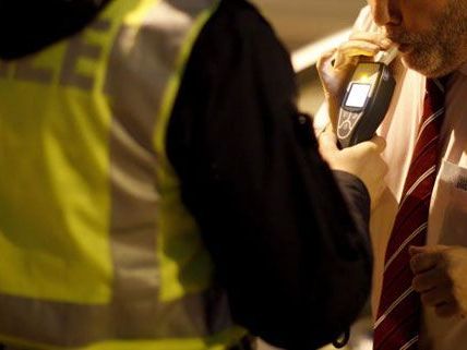 In Niederösterreich wurde ein Schwerpunkt auf Alkohol und Drogen am Steuer gelegt. In Niederösterreich wurde ein Schwerpunkt auf Alkohol und Drogen am Steuer gelegt.