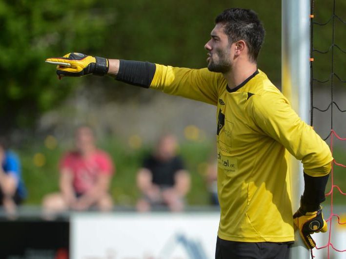 Goalie Göki Hacisalihoglu bleibt beim Hella DSV.