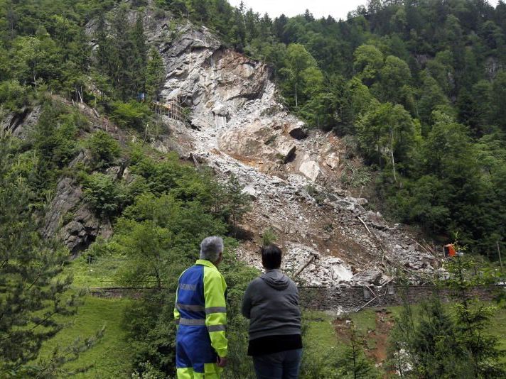 Drei Mitarbeiter wurden bei dem Felssturz verschüttet. Drei Mitarbeiter wurden bei dem Felssturz verschüttet.