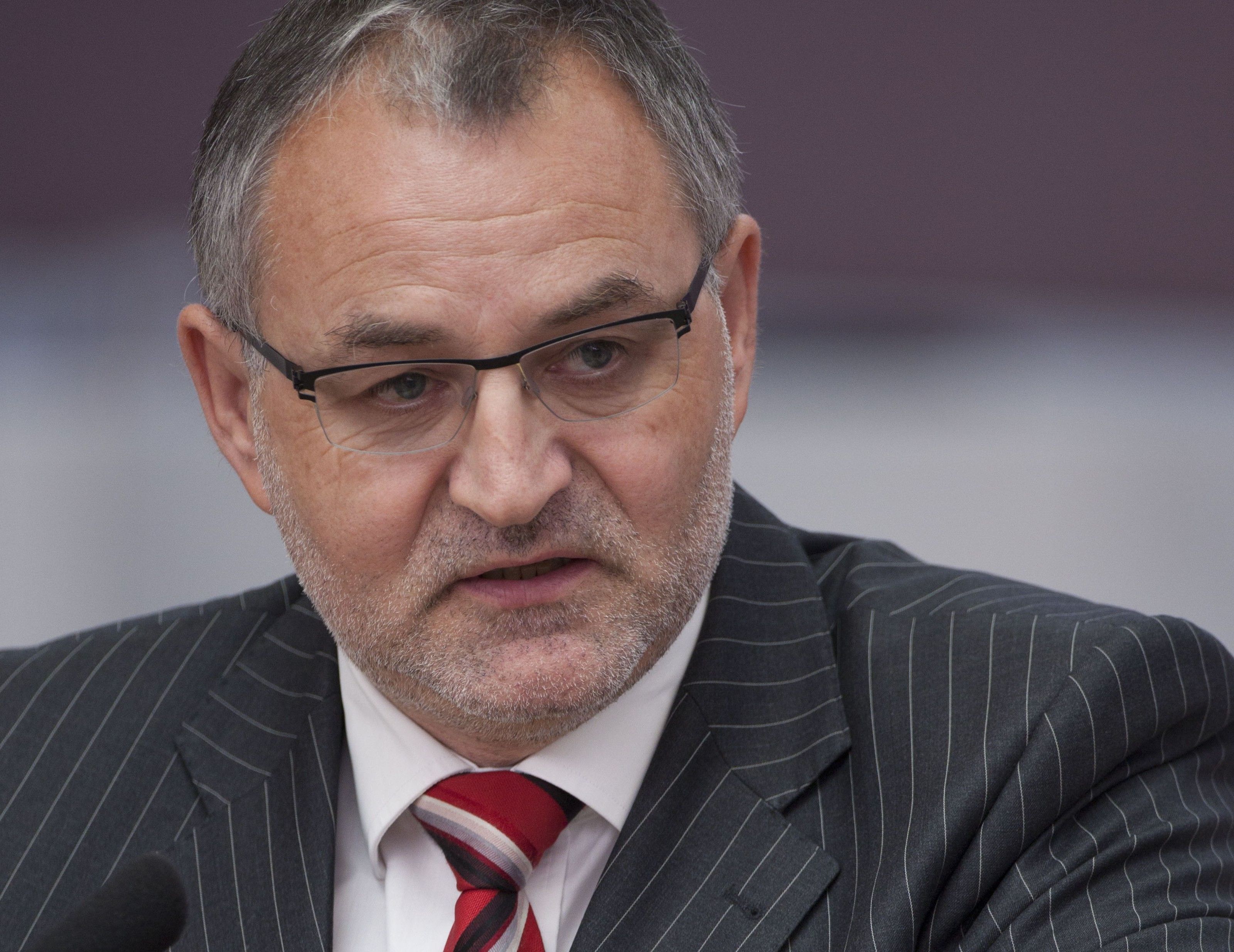 Aus persönlichen Gründen meldete Rainer Gögele seinen Rücktritt an. Aus persönlichen Gründen meldete Rainer Gögele seinen Rücktritt an.