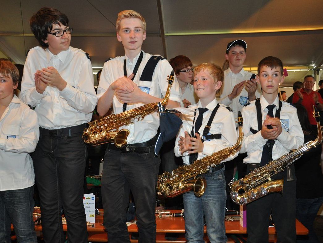 Trotz Hitze voll motiviert zeigten sich die jungen Musikantinnen und Musikanten am Jugendtag. Trotz Hitze voll motiviert zeigten sich die jungen Musikantinnen und Musikanten am Jugendtag.