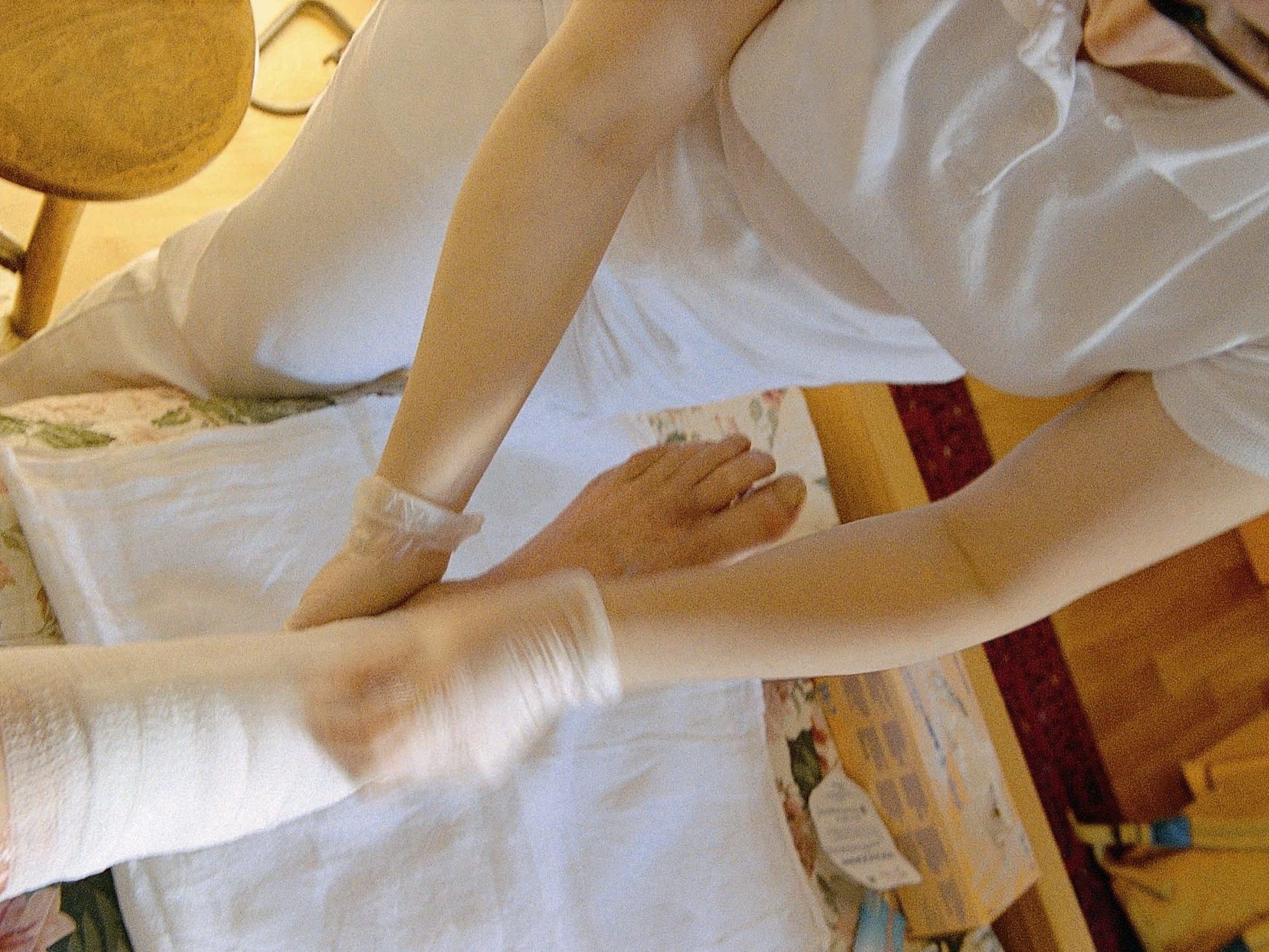 Hauskrankenpflege: Repräsentative Kundenbefragung im Frühjahr 2012 durchgeführt. Hauskrankenpflege: Repräsentative Kundenbefragung im Frühjahr 2012 durchgeführt.