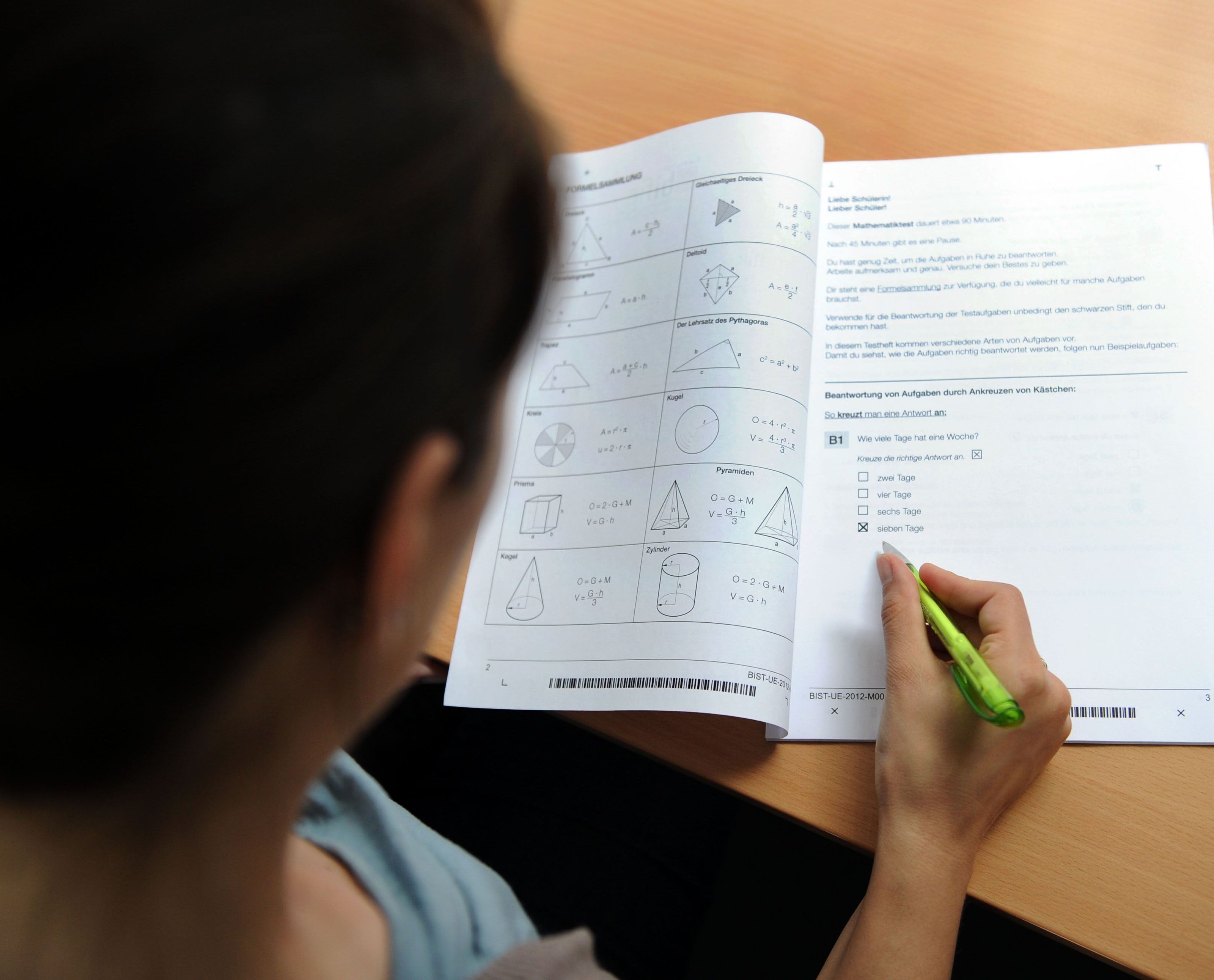Neue Mittelschule und Hauptschule, der Bildungsstandard-Test. Neue Mittelschule und Hauptschule, der Bildungsstandard-Test.