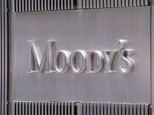Moody's stufte Spaniens Kreditwürdigkeit fast auf Ramschniveau herab. Moody's stufte Spaniens Kreditwürdigkeit fast auf Ramschniveau herab.