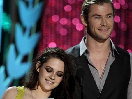 Auch Kristen Stewart räumte bei den MTV Movie Awards 2012 ab. Auch Kristen Stewart räumte bei den MTV Movie Awards 2012 ab.