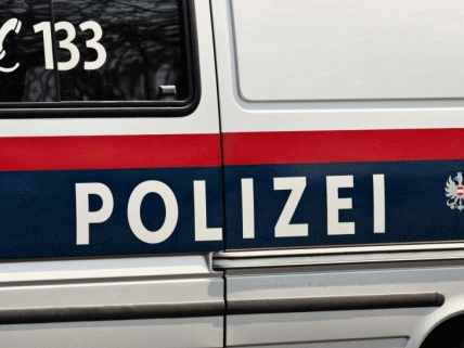 Die Polizei fahndet nach den beiden Räubern. Die Polizei fahndet nach den beiden Räubern.