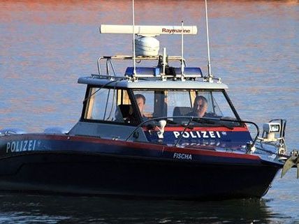 Das Polizeiboot FISCHA war am Sonntag im Einsatz als ein Mann aus der Donau geretttet wurde. Das Polizeiboot FISCHA war am Sonntag im Einsatz als ein Mann aus der Donau geretttet wurde.