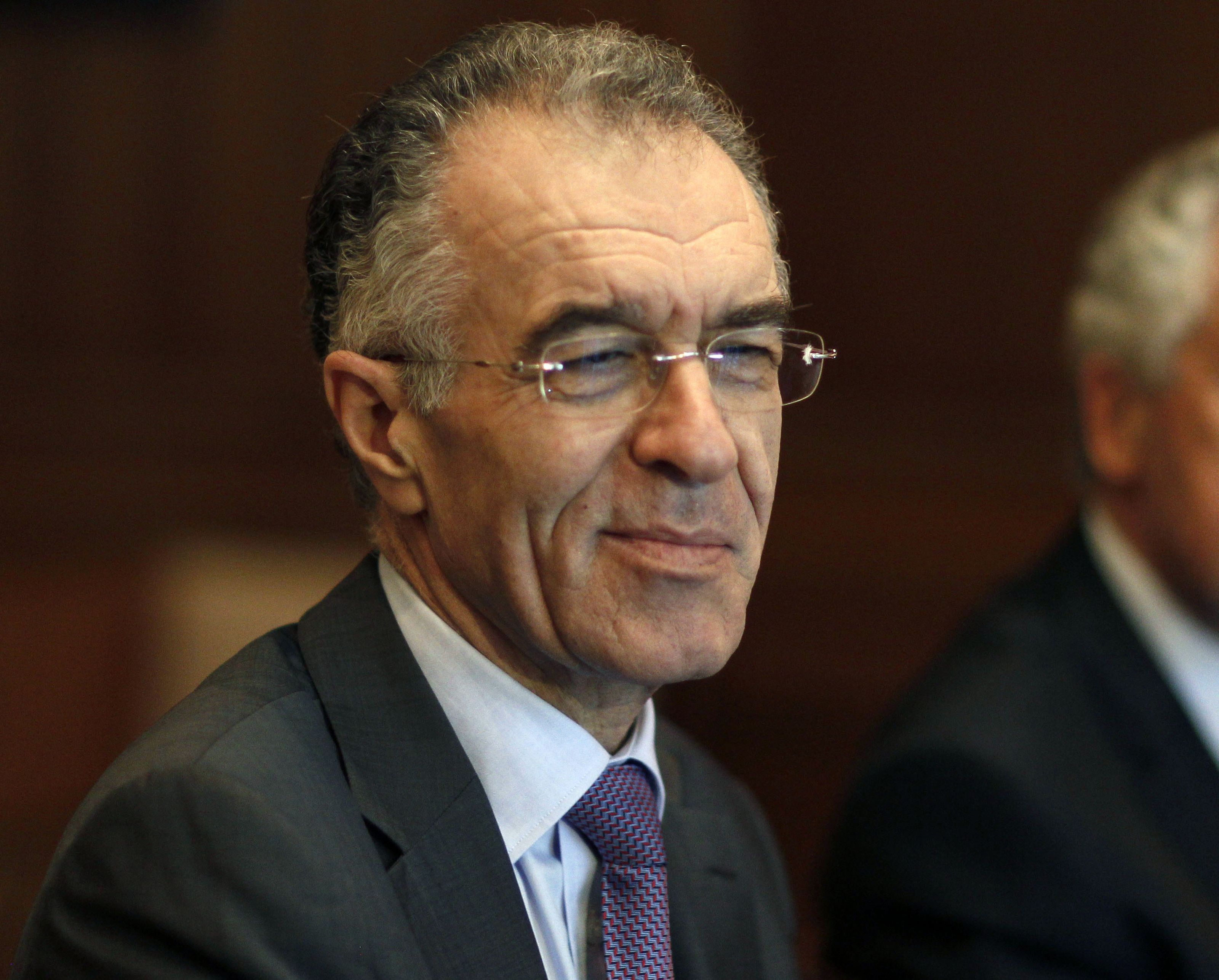 Nach Schwächeanfall Ende vergangener Woche tritt Rapanos ab. Nach Schwächeanfall Ende vergangener Woche tritt Rapanos ab.