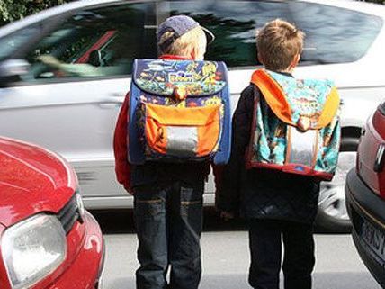 In Krems wurde ein 8-Jähriger in einer Rauferei von seinen Mitschülern schwer verletzt. In Krems wurde ein 8-Jähriger in einer Rauferei von seinen Mitschülern schwer verletzt.