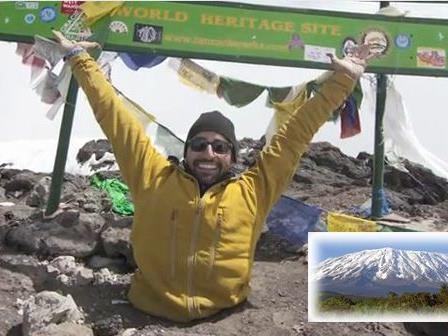 Spencer West hat den 5895 Meter hohen Kilimanjaro bezwungen.